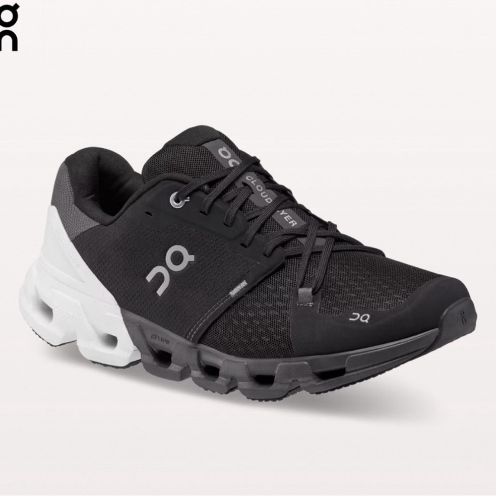 ON Cloudflyer 4 running shoe Size 9